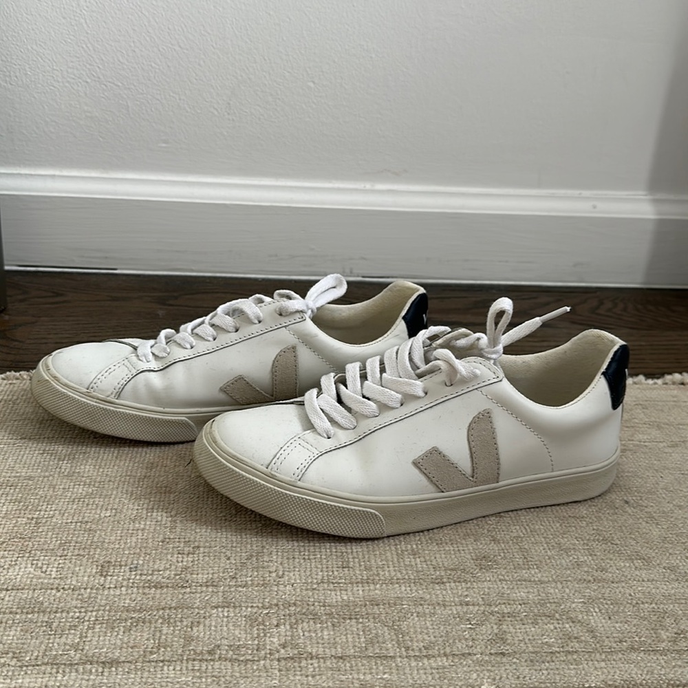Veja Esplar leather sneaker size 36
